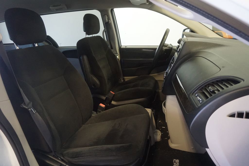 Used 2016 Dodge Grand Caravan SE w/ Quick Order Package 29E SE FWD image 13
