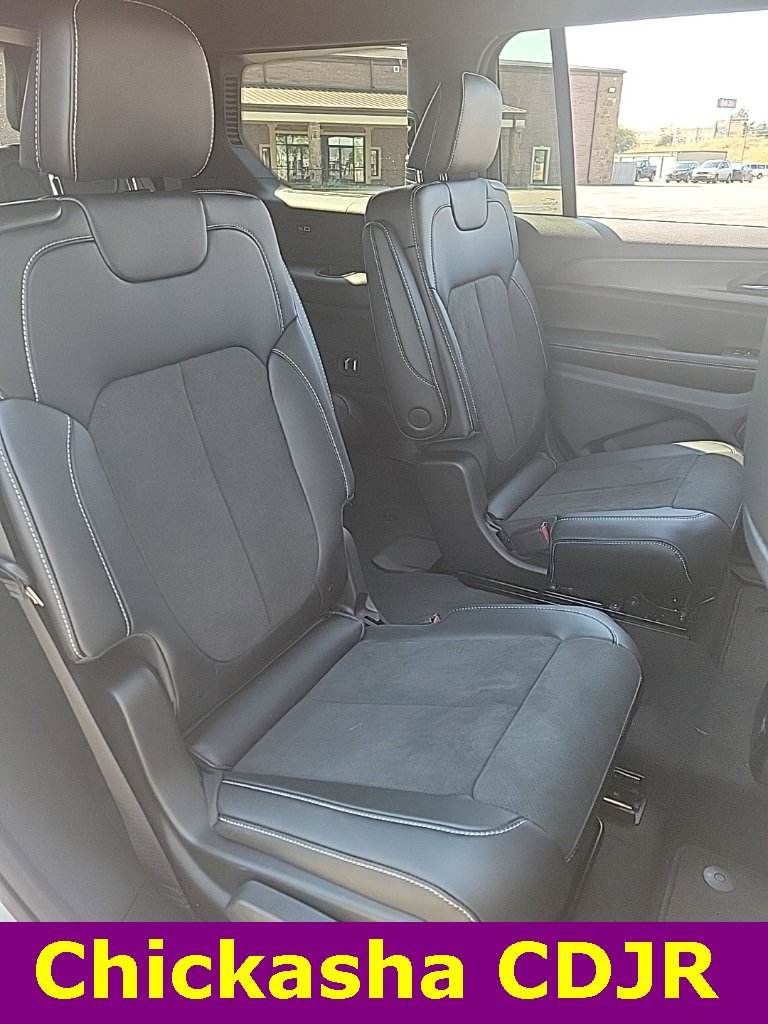 New 2025 Jeep Grand Cherokee L Altitude image 11