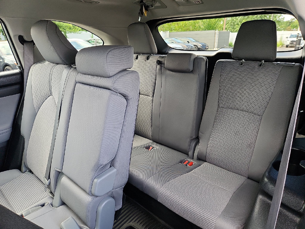 Used 2023 Toyota Highlander L FWD image 10