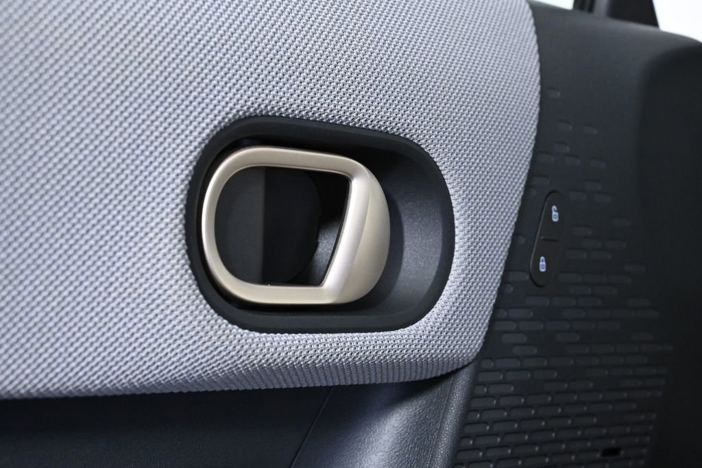 Certified 2025 MINI Cooper 2-Door Hardtop image 23