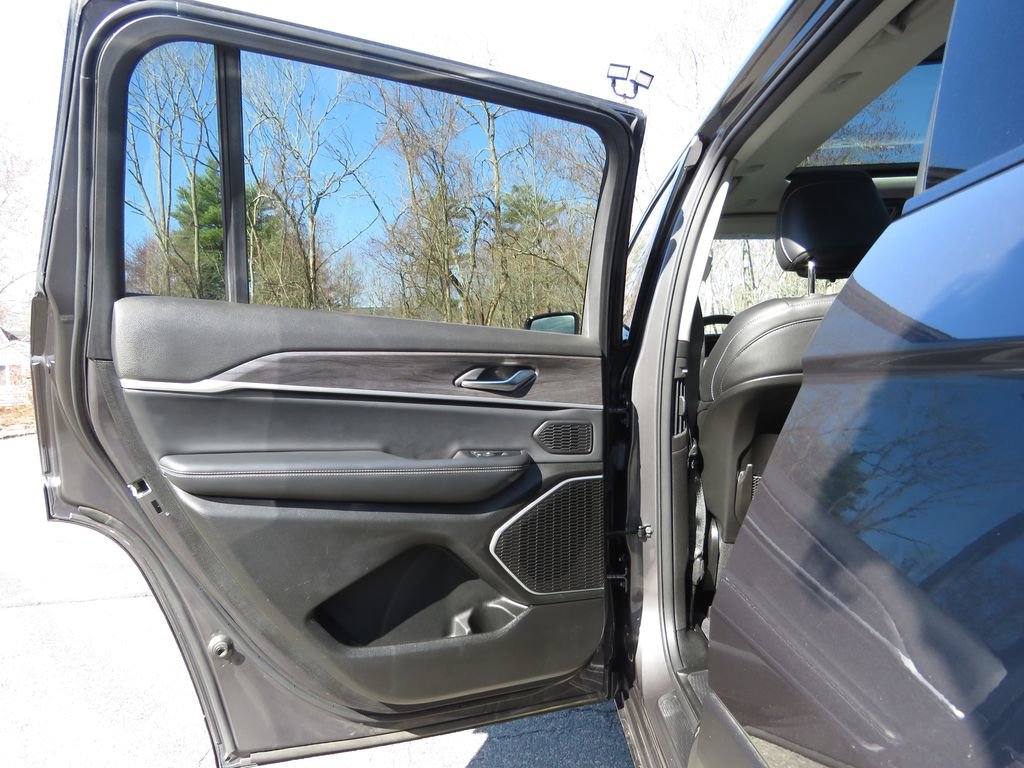 Used 2022 Jeep Grand Cherokee L Limited AWD/4WD image 20