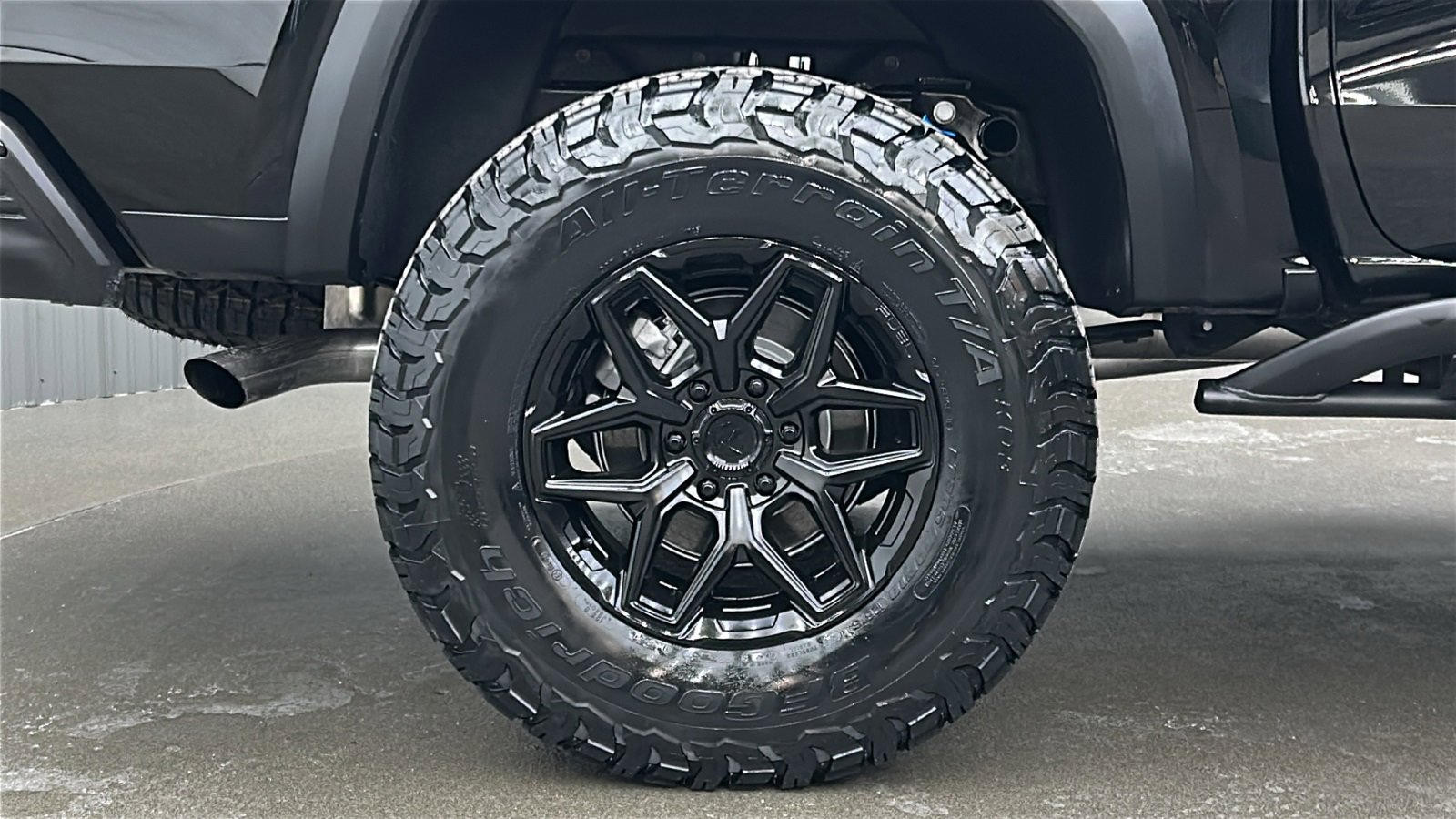 Used 2024 GMC Canyon AT4X image 11