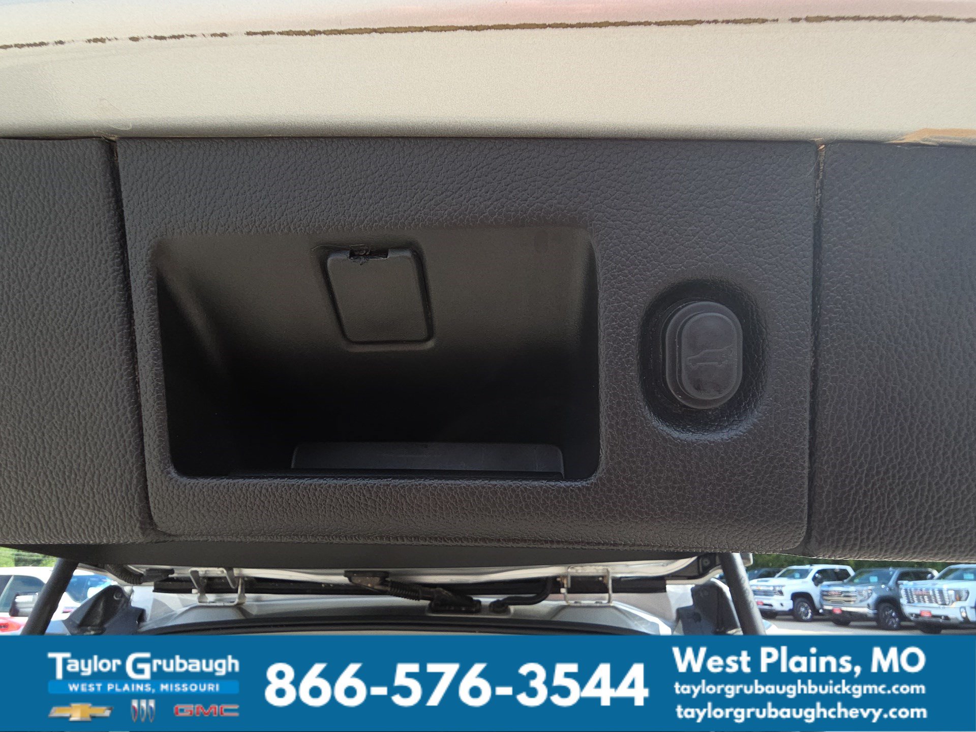 Used 2020 Chevrolet Tahoe Premier AWD/4WD image 35