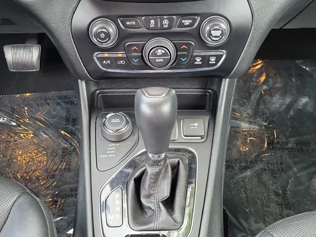 Used 2019 Jeep Cherokee Limited AWD/4WD image 24