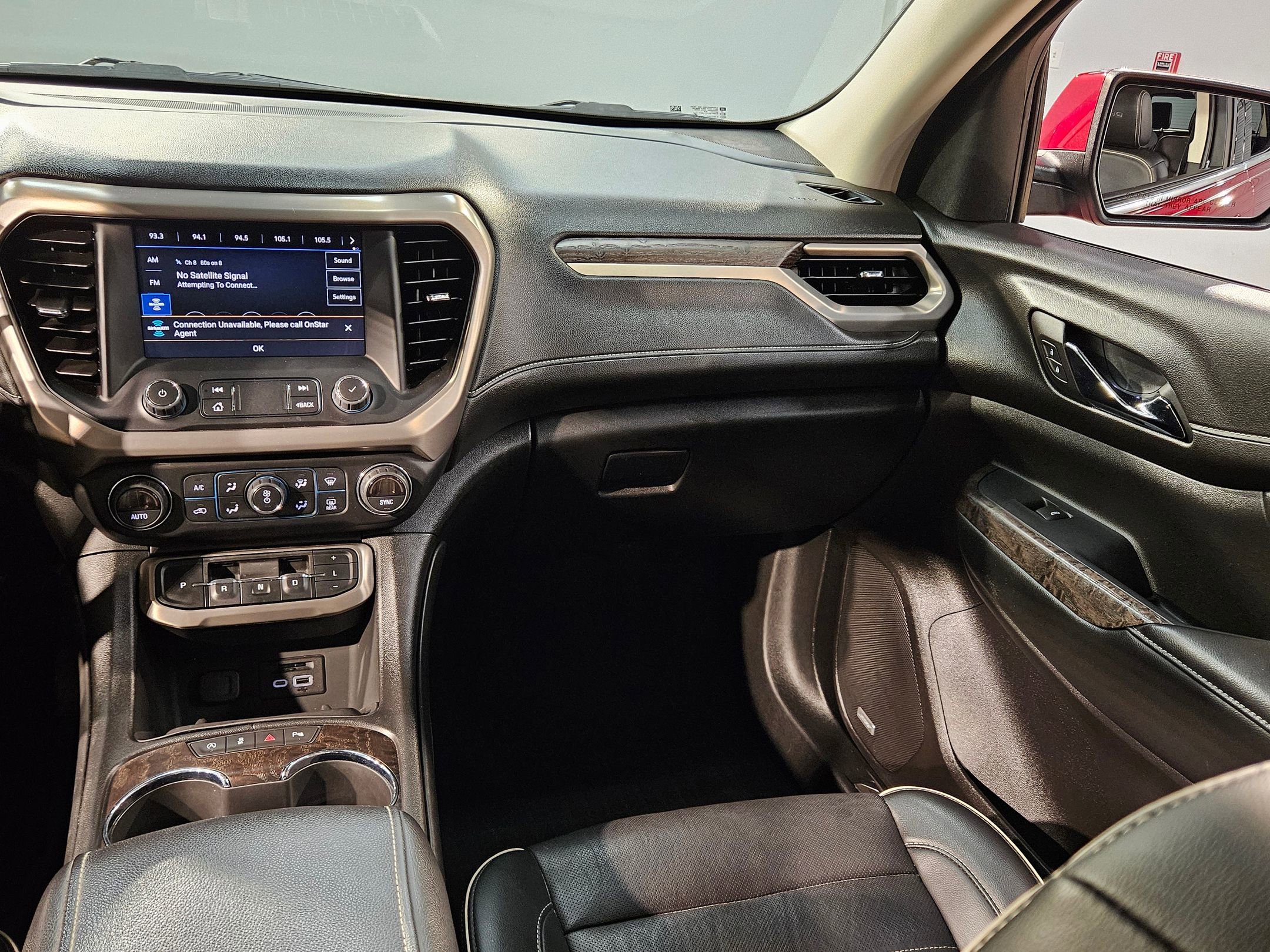Used 2022 GMC Acadia Denali image 11