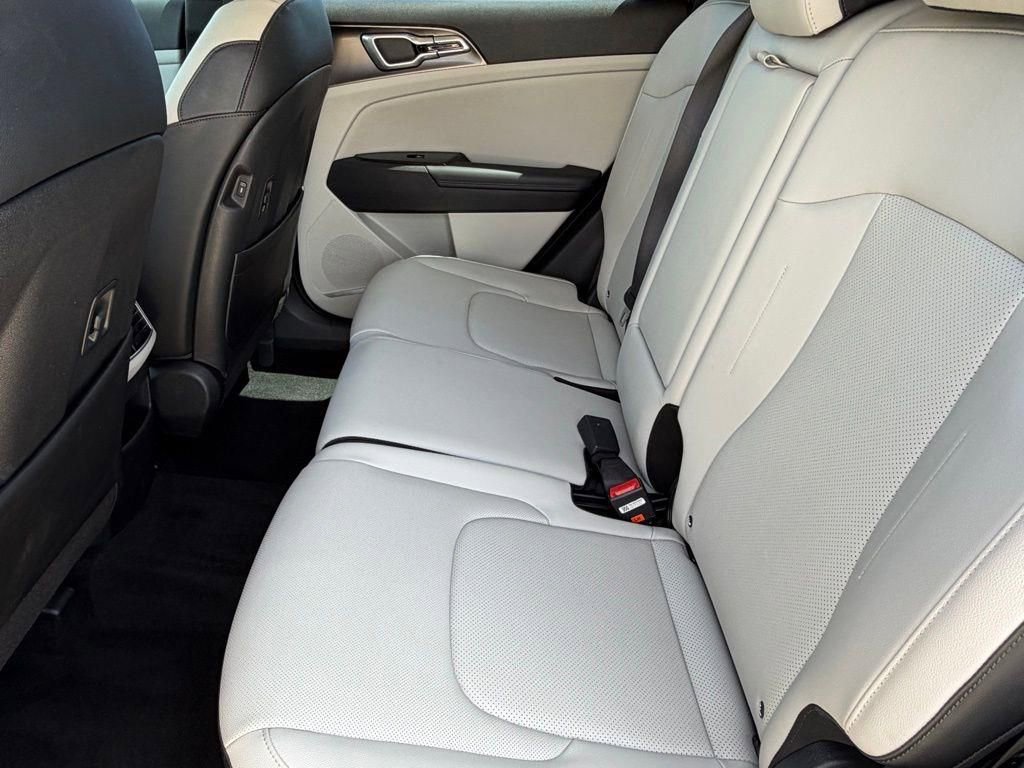 Used 2024 Kia Sportage EX image 14