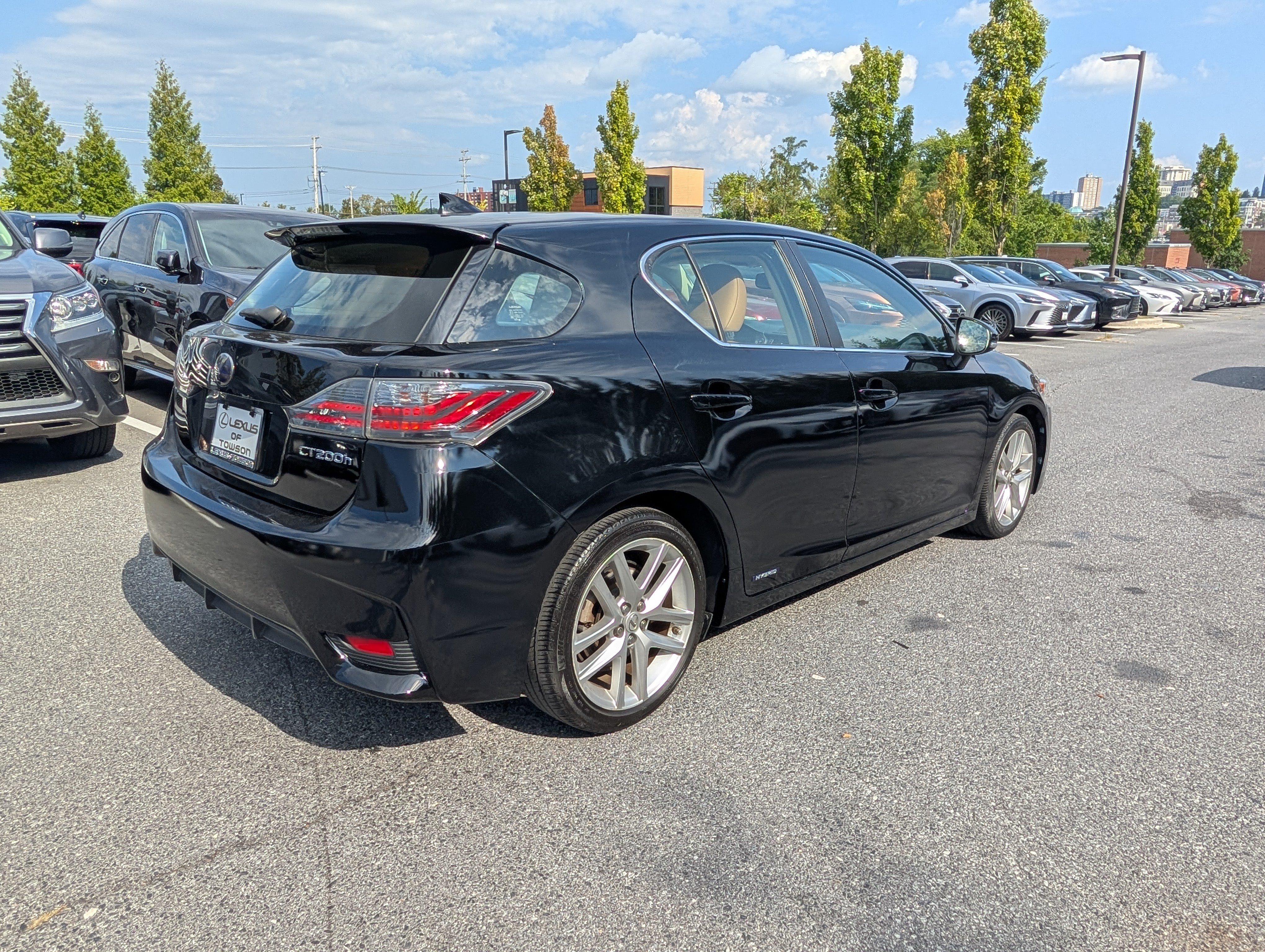 Used 2015 Lexus CT 200h w/ Navigation Package FWD image 3