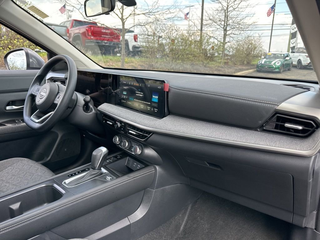 Used 2025 Nissan Kicks SV w/ SV Premium Package image 24