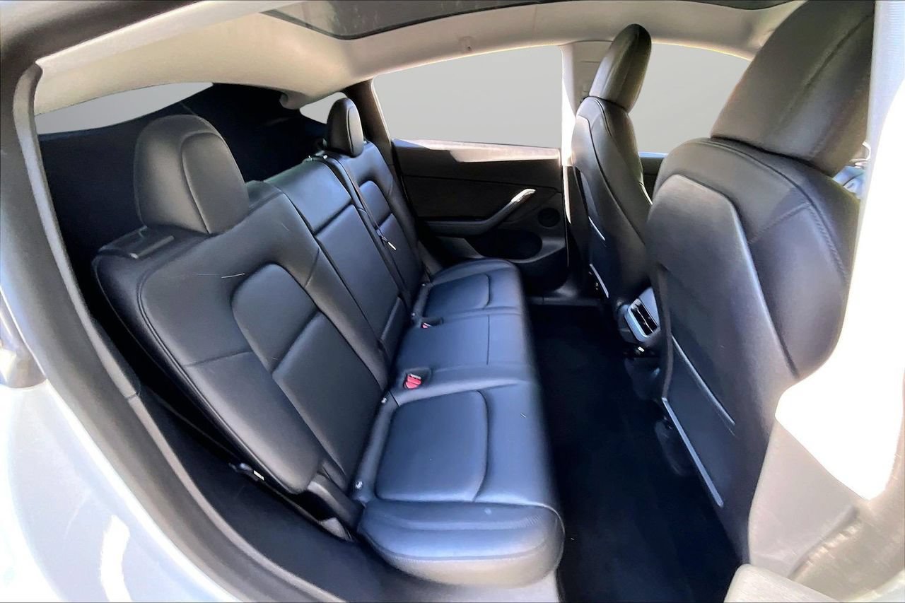 Used 2021 Tesla Model Y Long Range AWD/4WD image 25