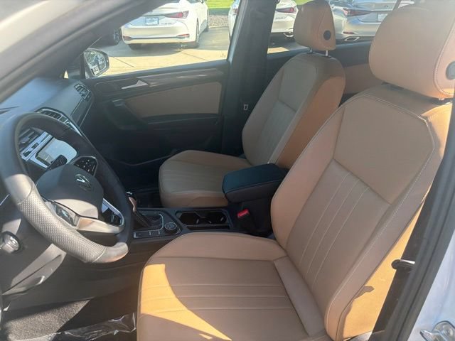 Used 2023 Volkswagen Tiguan SE R-Line AWD/4WD image 12