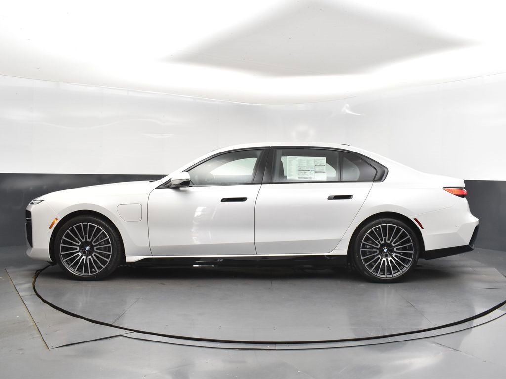 New 2026 BMW 750e xDrive image 4