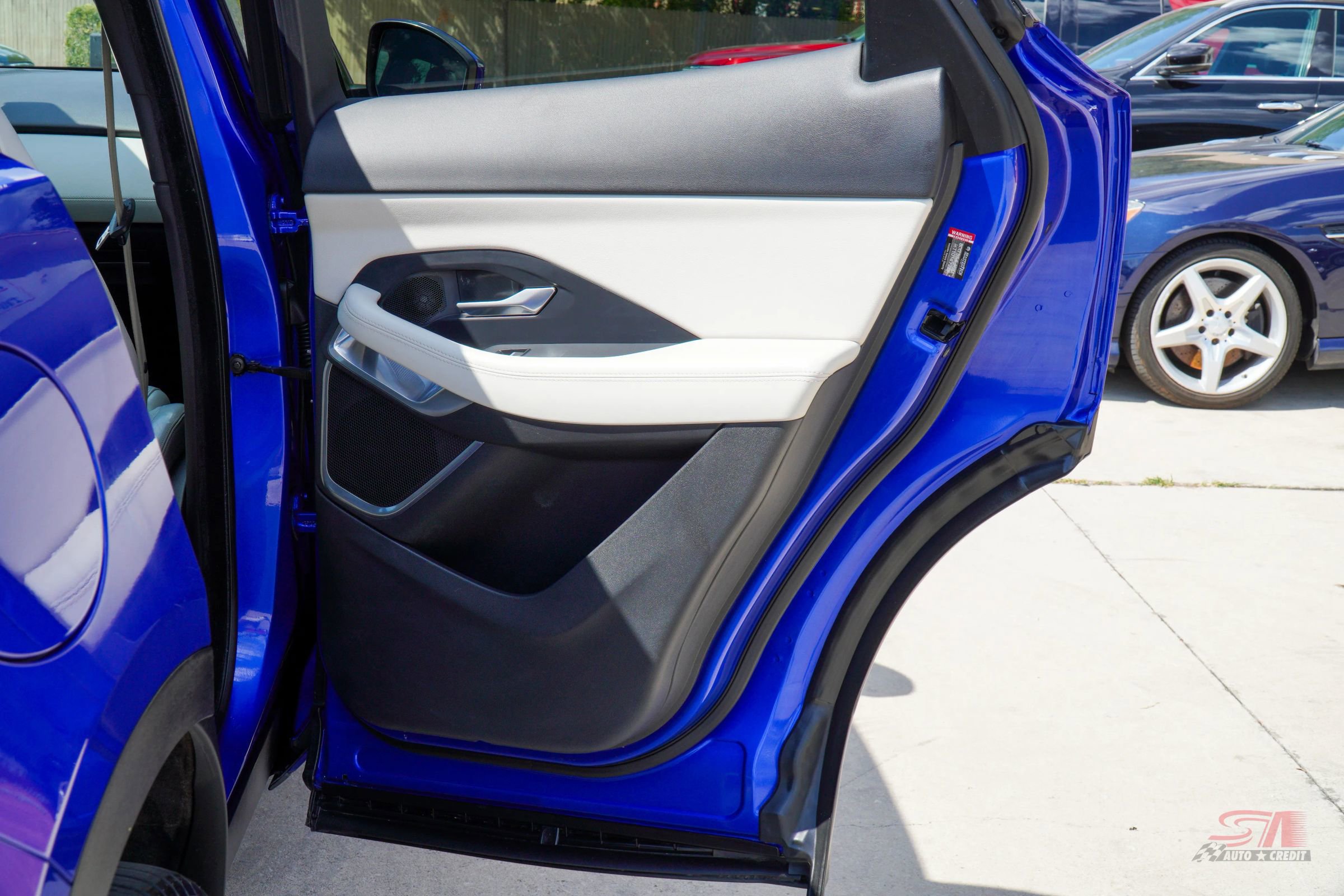 Used 2018 Jaguar E-PACE R-Dynamic HSE image 25