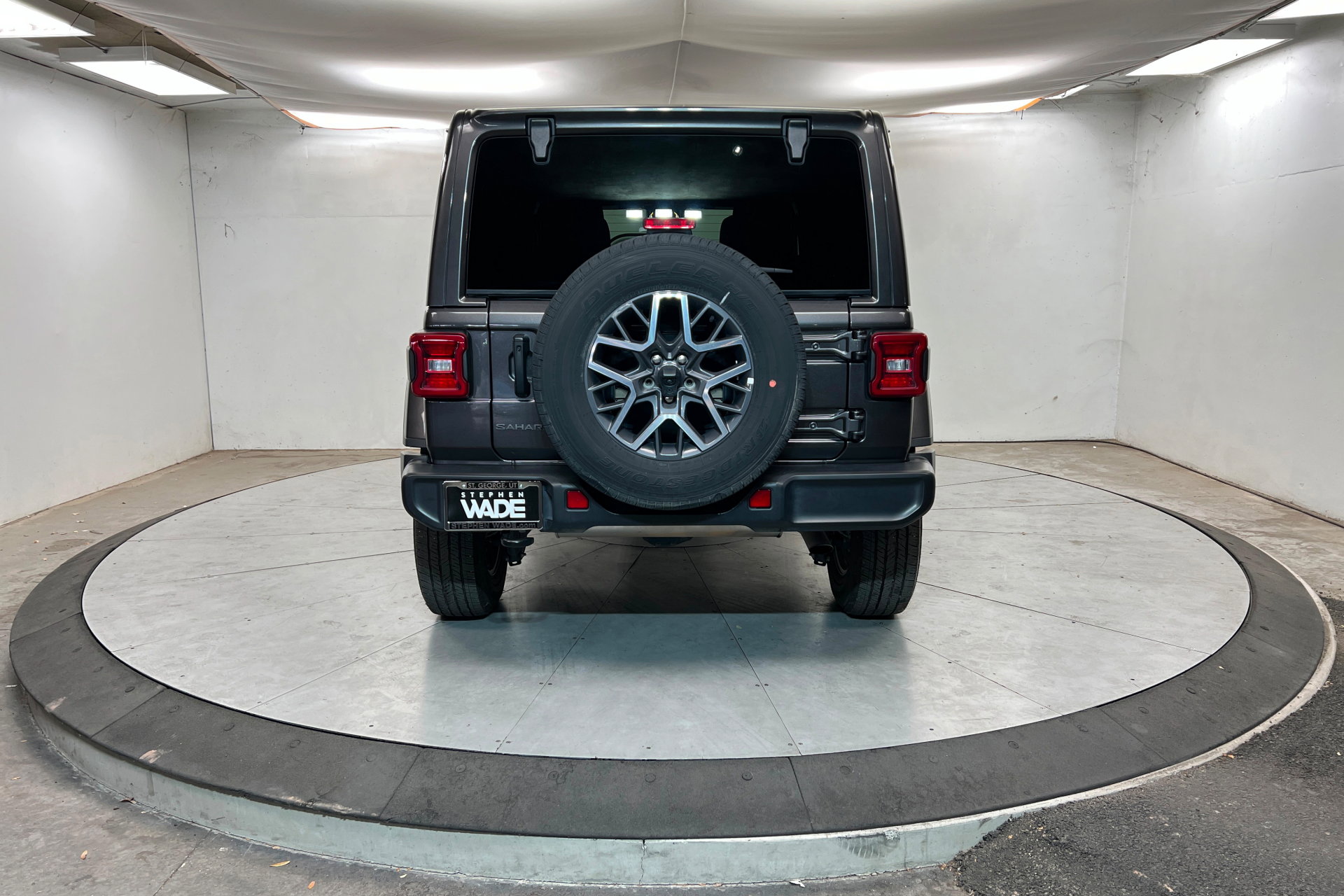 Certified 2025 Jeep Wrangler Sahara image 4