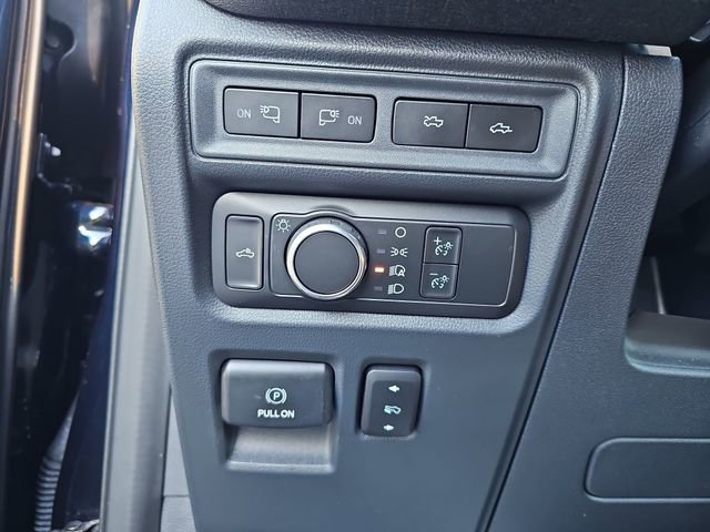 Used 2022 Ford F150 Lightning Lariat image 28