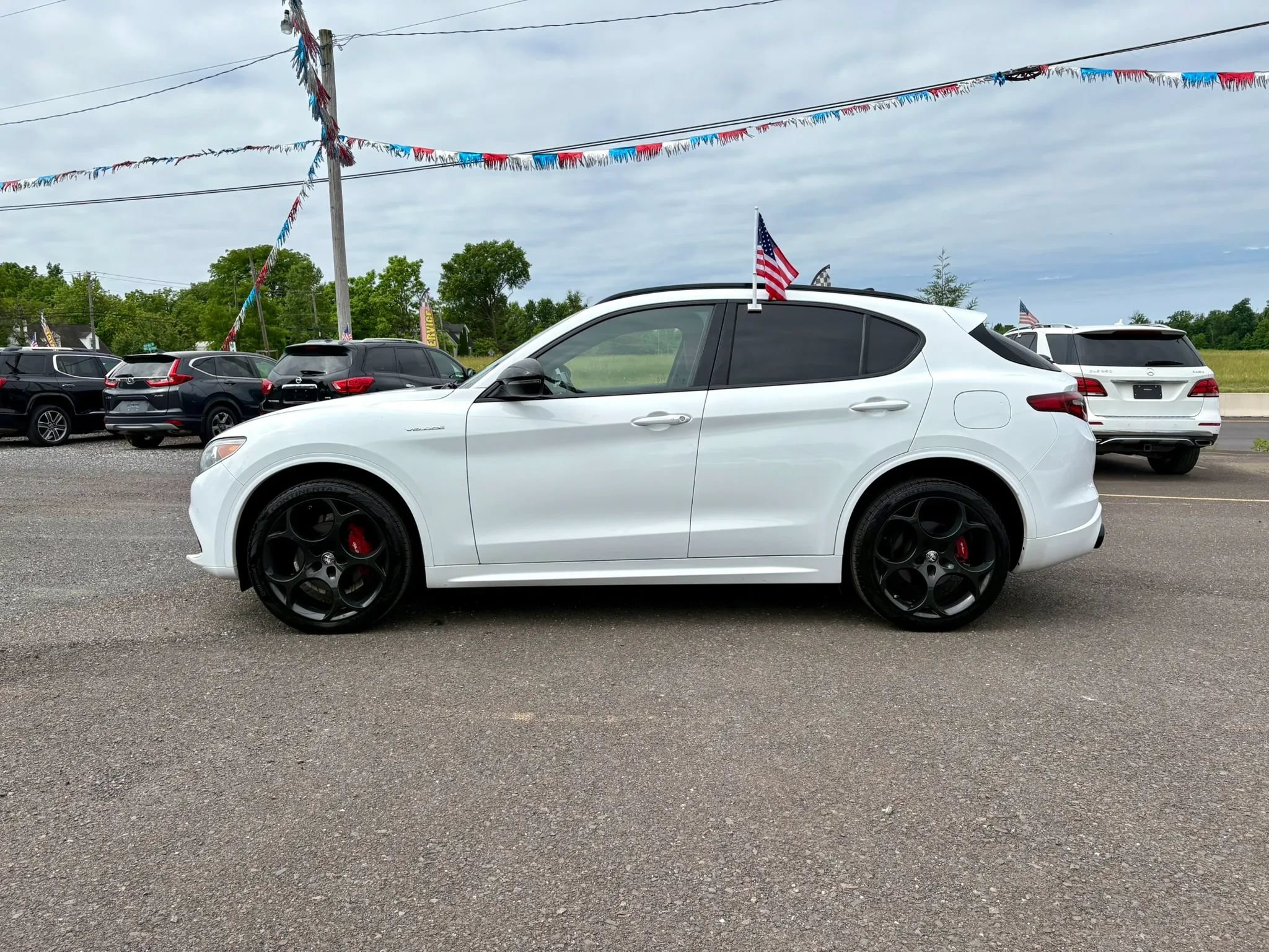 Used 2022 Alfa Romeo Stelvio Veloce AWD/4WD image 2