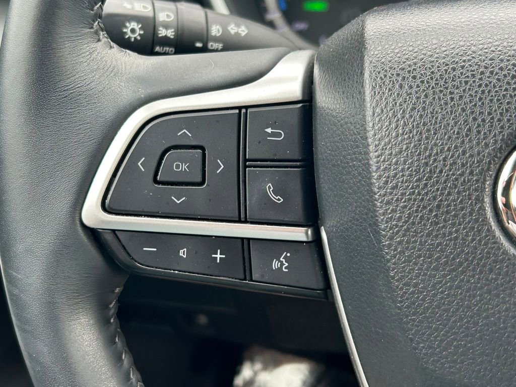 Used 2023 Toyota Highlander XLE image 34