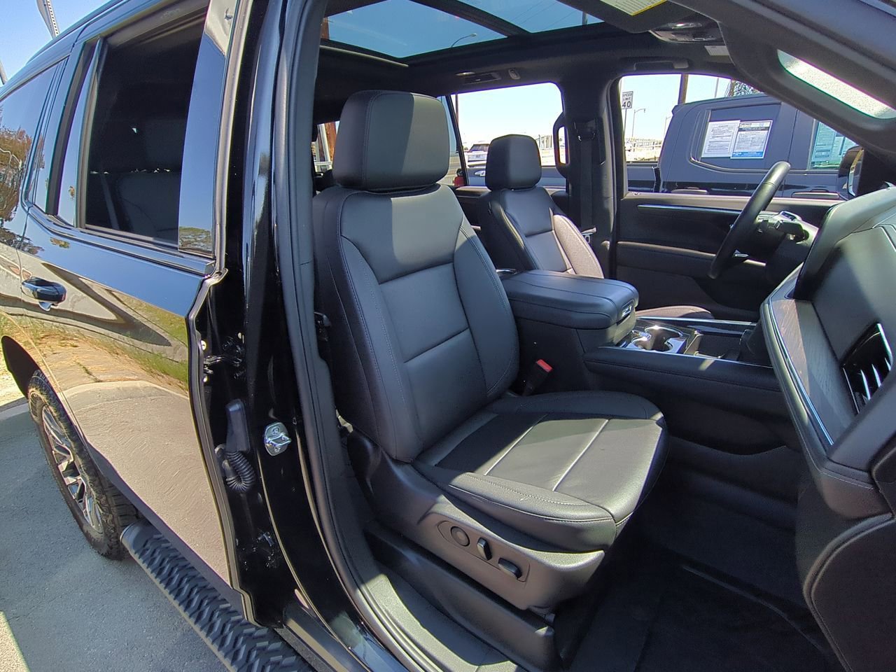 Used 2025 Chevrolet Tahoe Z71 w/ Comfort Package AWD/4WD image 28