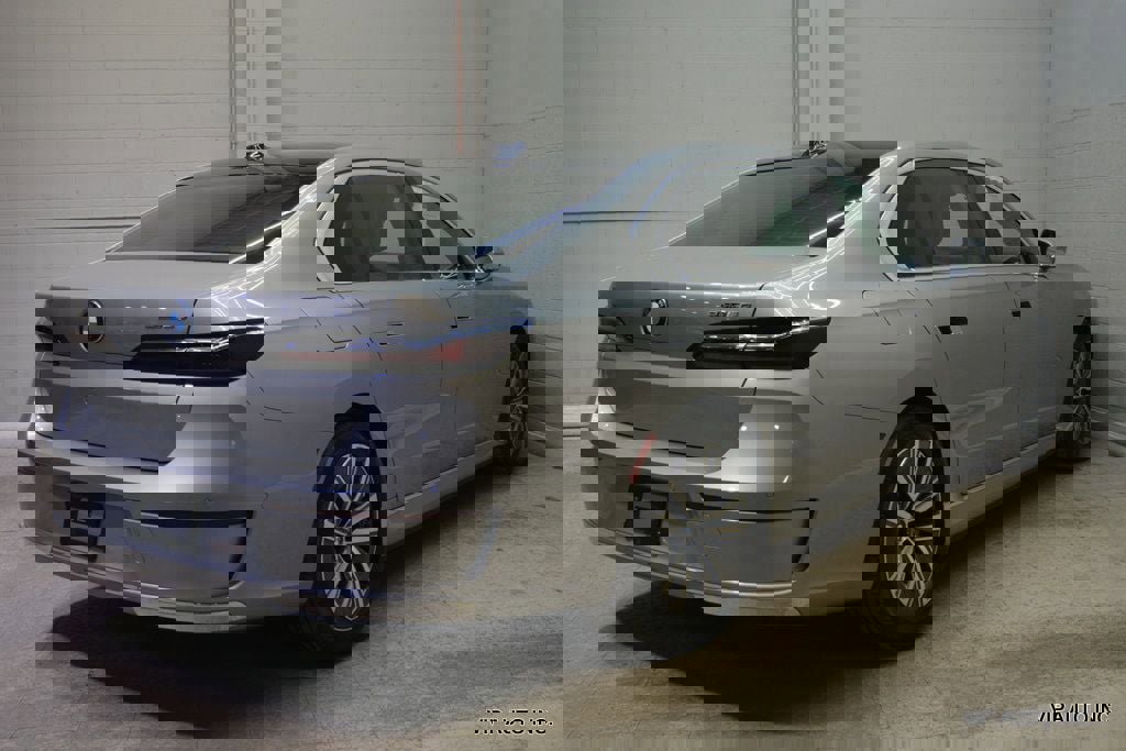 Used 2024 BMW i7 eDrive50 image 4