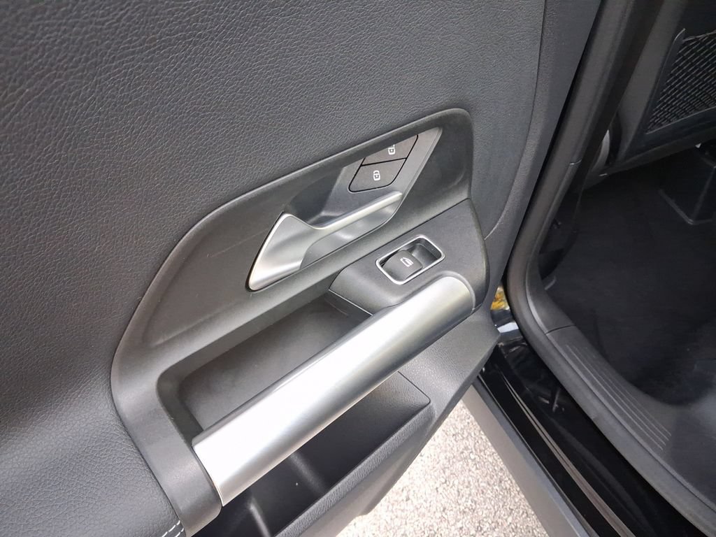 Used 2025 Mercedes-Benz GLA 250 4MATIC w/ Winter Package image 12