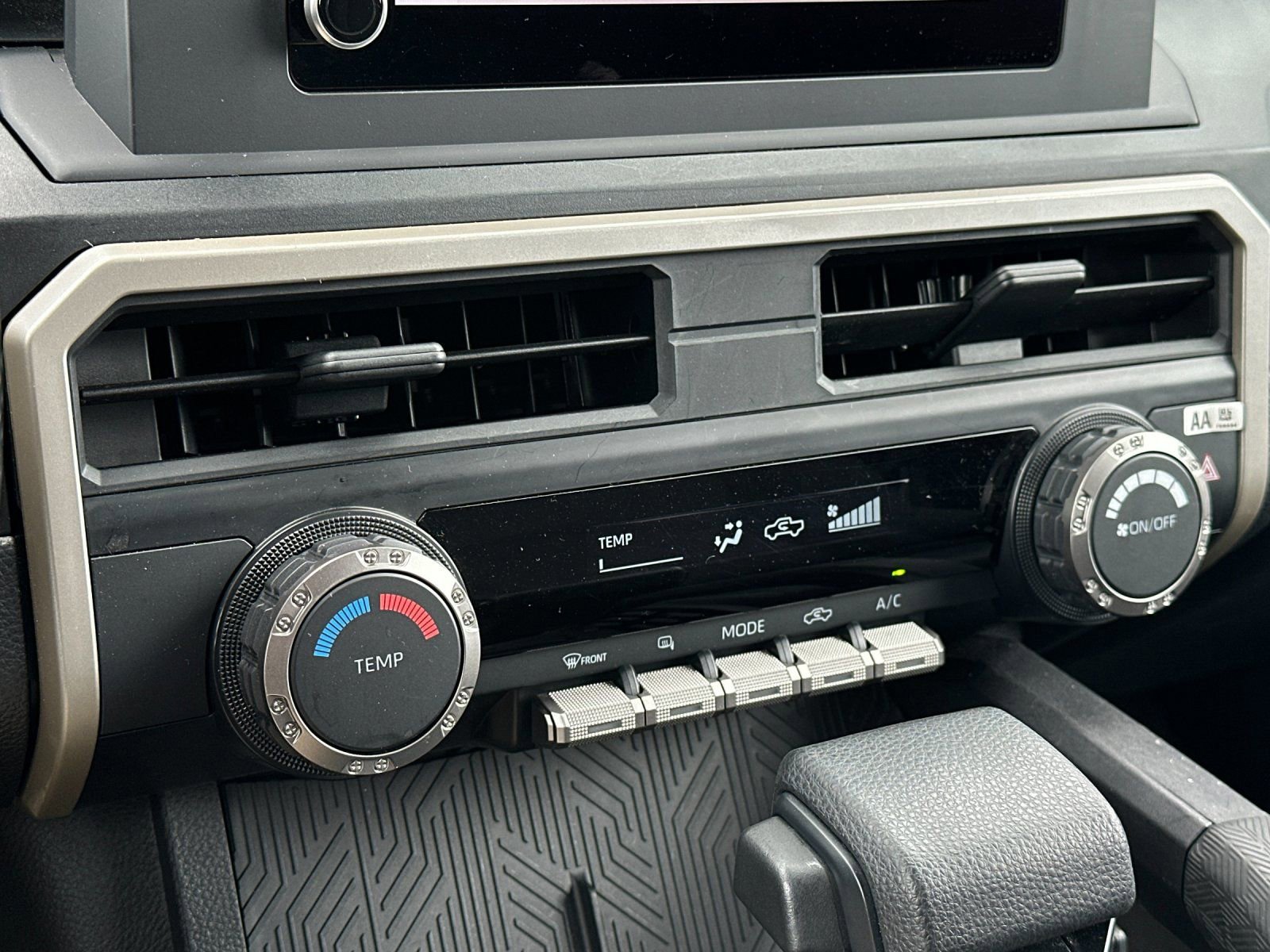 Used 2025 Toyota Tacoma SR w/ SR Upgrade Package image 17