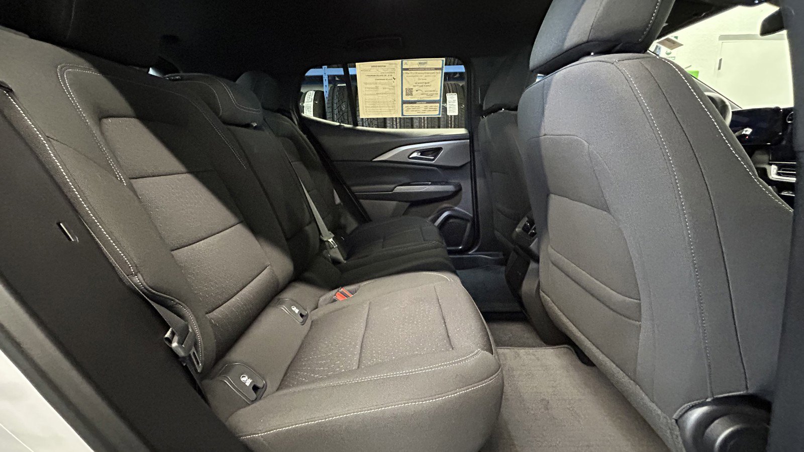 Used 2025 Chevrolet Equinox EV LT w/ Comfort Package image 15