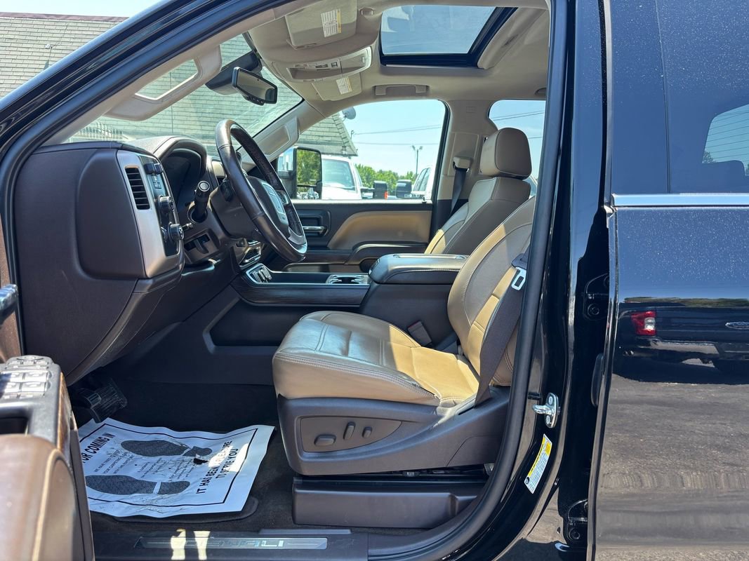 Used 2018 GMC Sierra 2500 Denali w/ Duramax Plus Package AWD/4WD image 15