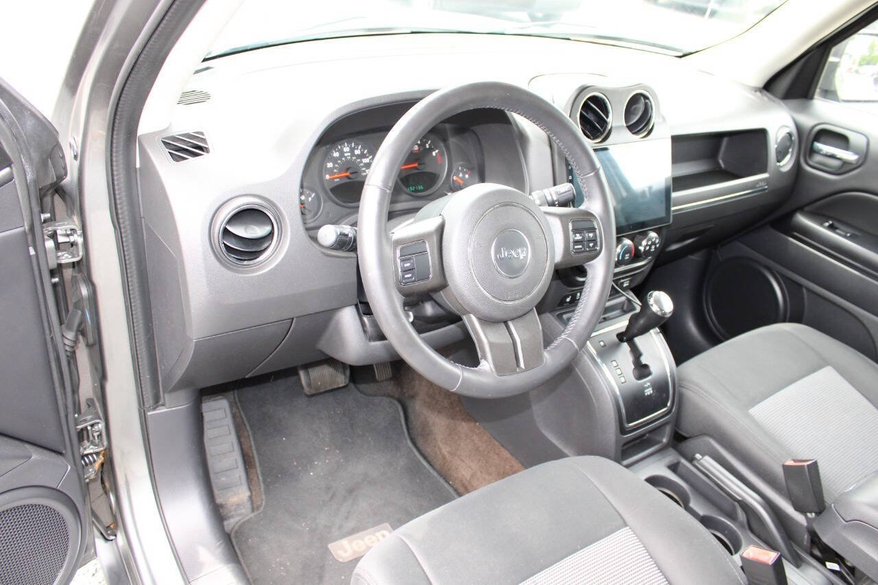 Used 2013 Jeep Patriot Latitude w/ Sun/Sound Group AWD/4WD image 13