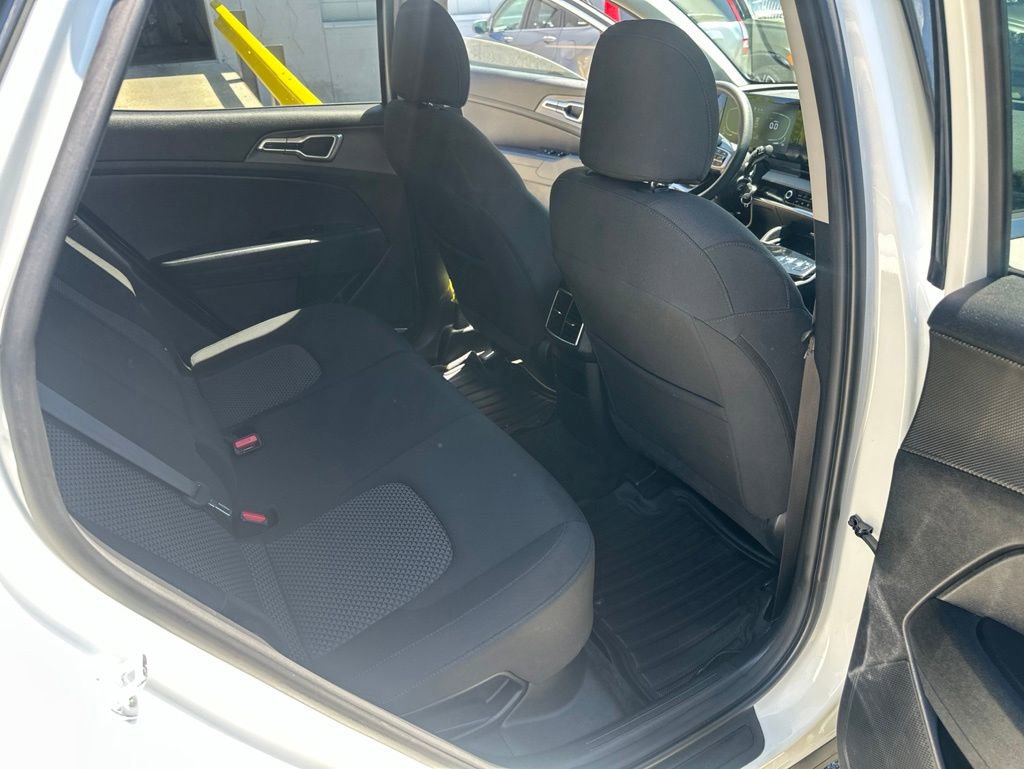 Used 2023 Kia Sportage LX AWD/4WD image 30