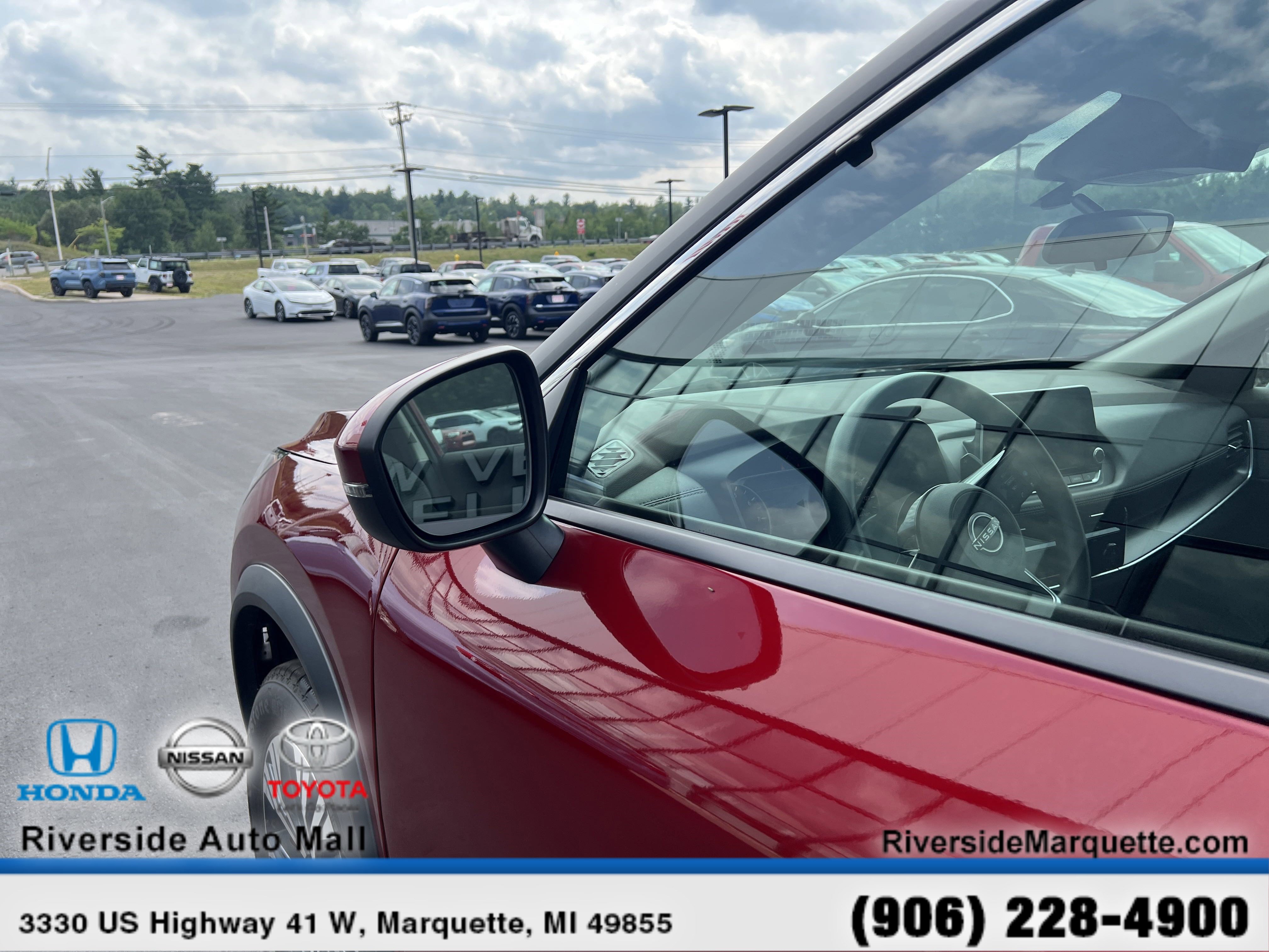 Used 2023 Nissan Rogue SV image 5