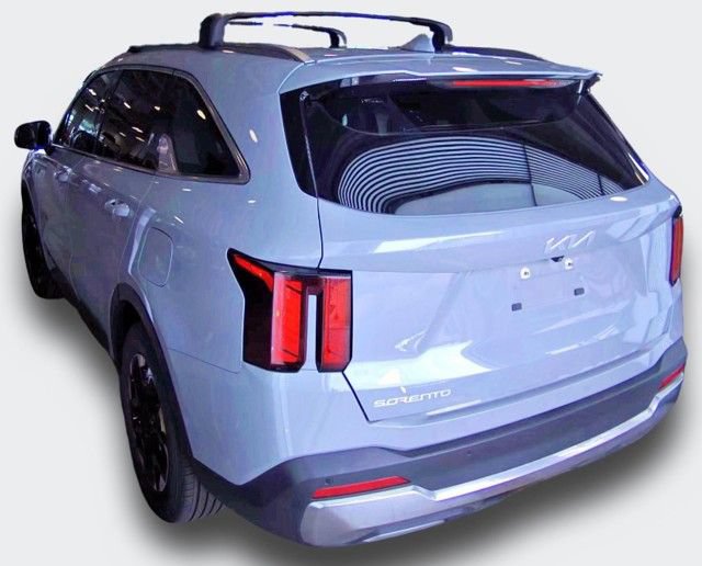 Used 2024 Kia Sorento S w/ Panoramic Sunroof Package FWD image 4