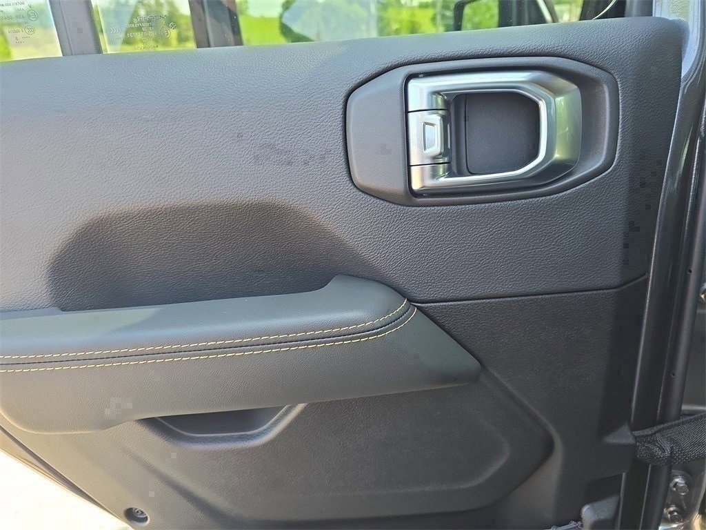 New 2025 Jeep Gladiator Sport image 25