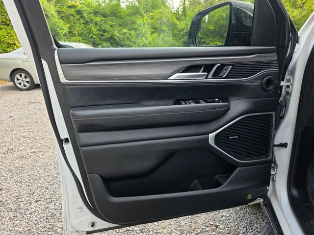 Used 2024 Jeep Wagoneer L Series II w/ Flexible Seating Group image 15