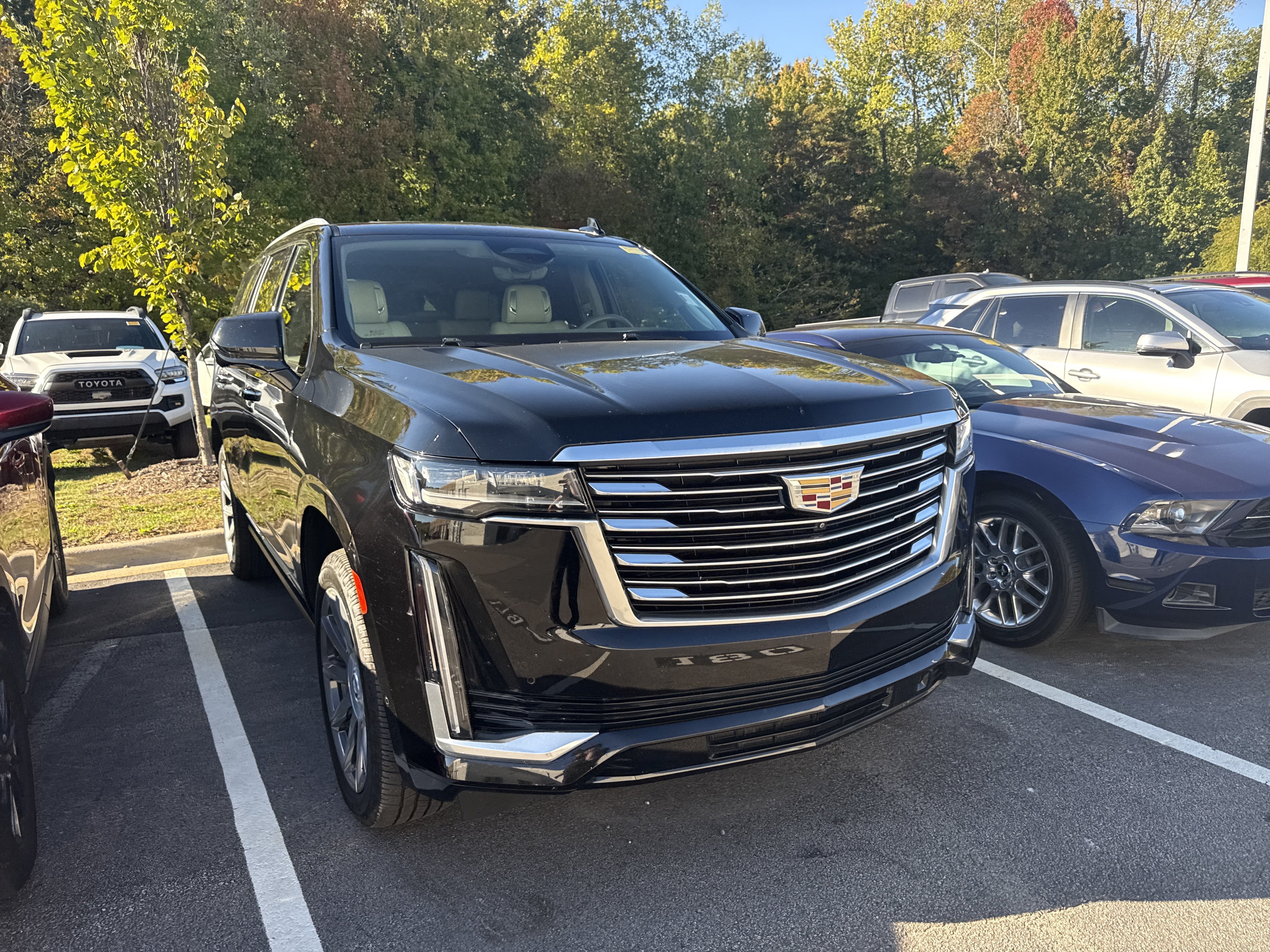 Used 2021 Cadillac Escalade Premium Luxury Platinum w/ Heavy-Duty Trailer Package AWD/4WD image 3