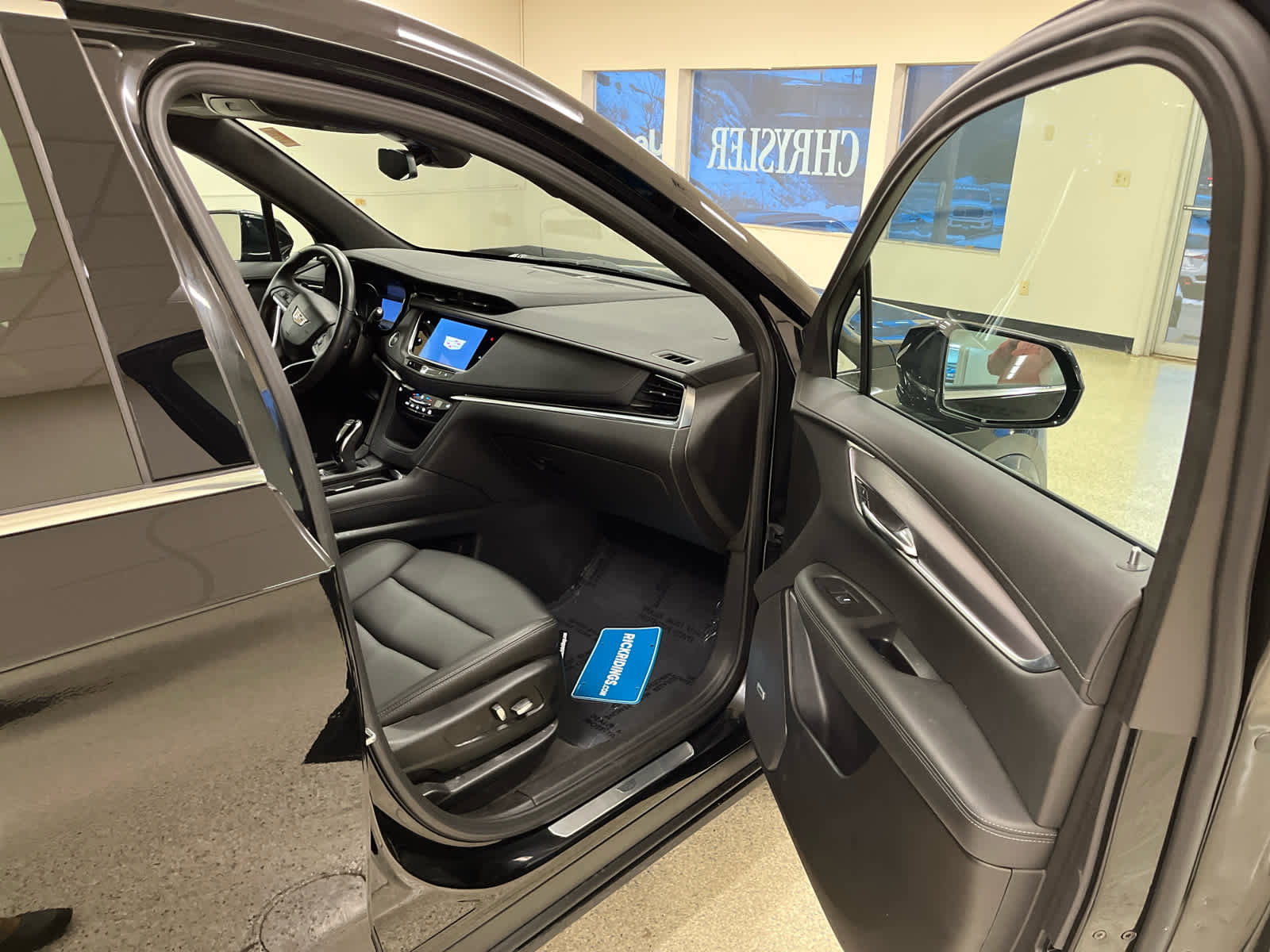 Used 2024 Cadillac XT6 Luxury w/ LPO, Floor Liner Package image 17