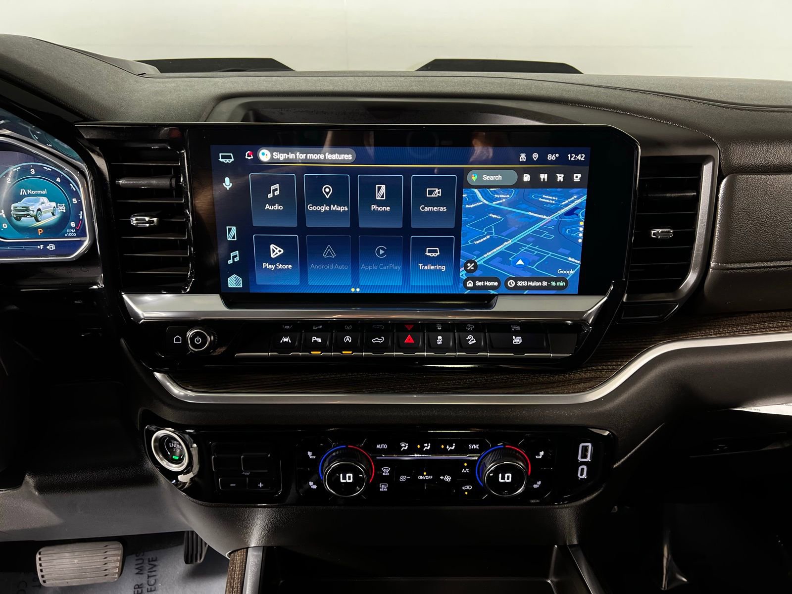 Used 2025 Chevrolet Silverado 1500 LT Trail Boss w/ Convenience Package II image 17