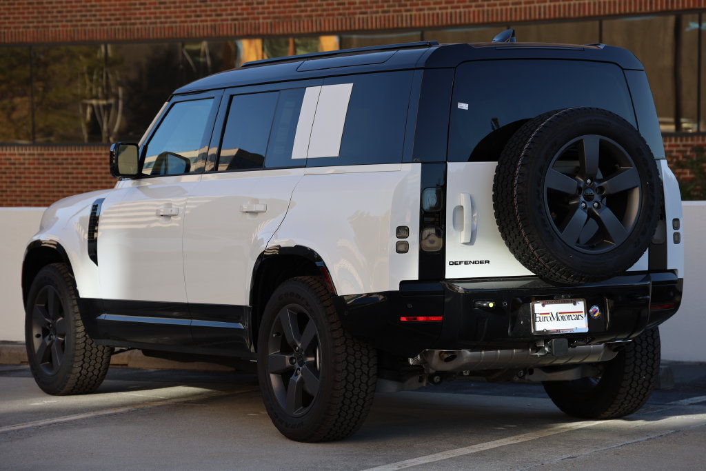 New 2026 Land Rover Defender 110 X-Dynamic SE AWD/4WD image 2