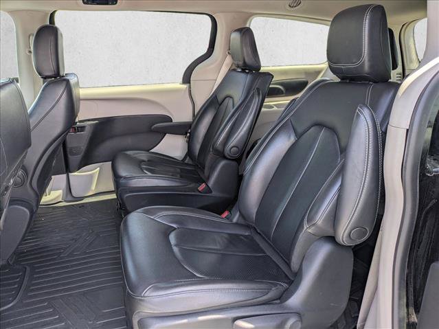 Used 2022 Chrysler Pacifica Touring-L FWD image 18