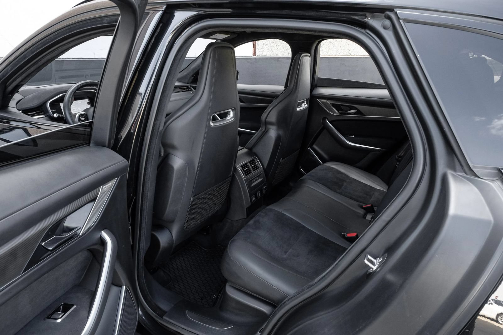 Used 2025 Jaguar F-PACE SVR AWD/4WD image 47