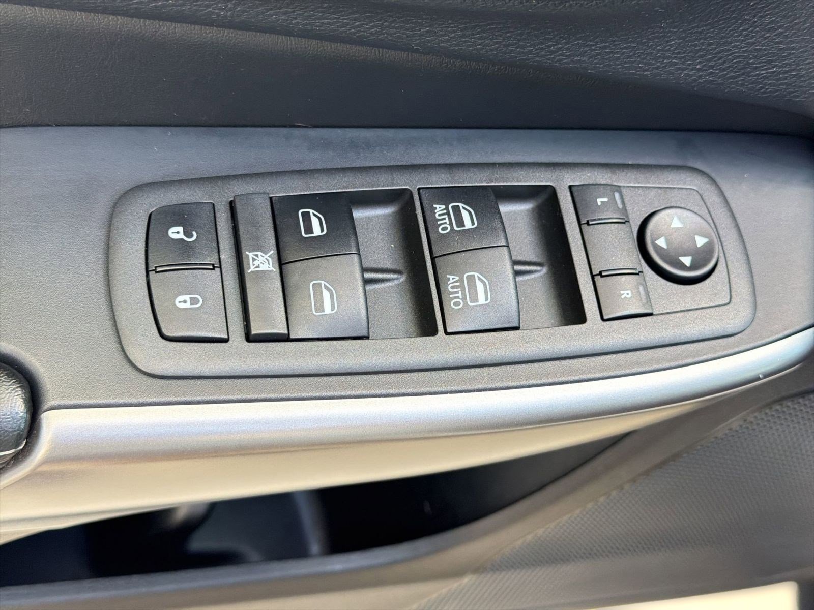 Used 2022 Jeep Cherokee Latitude Lux w/ Sun & Sound Group AWD/4WD image 19
