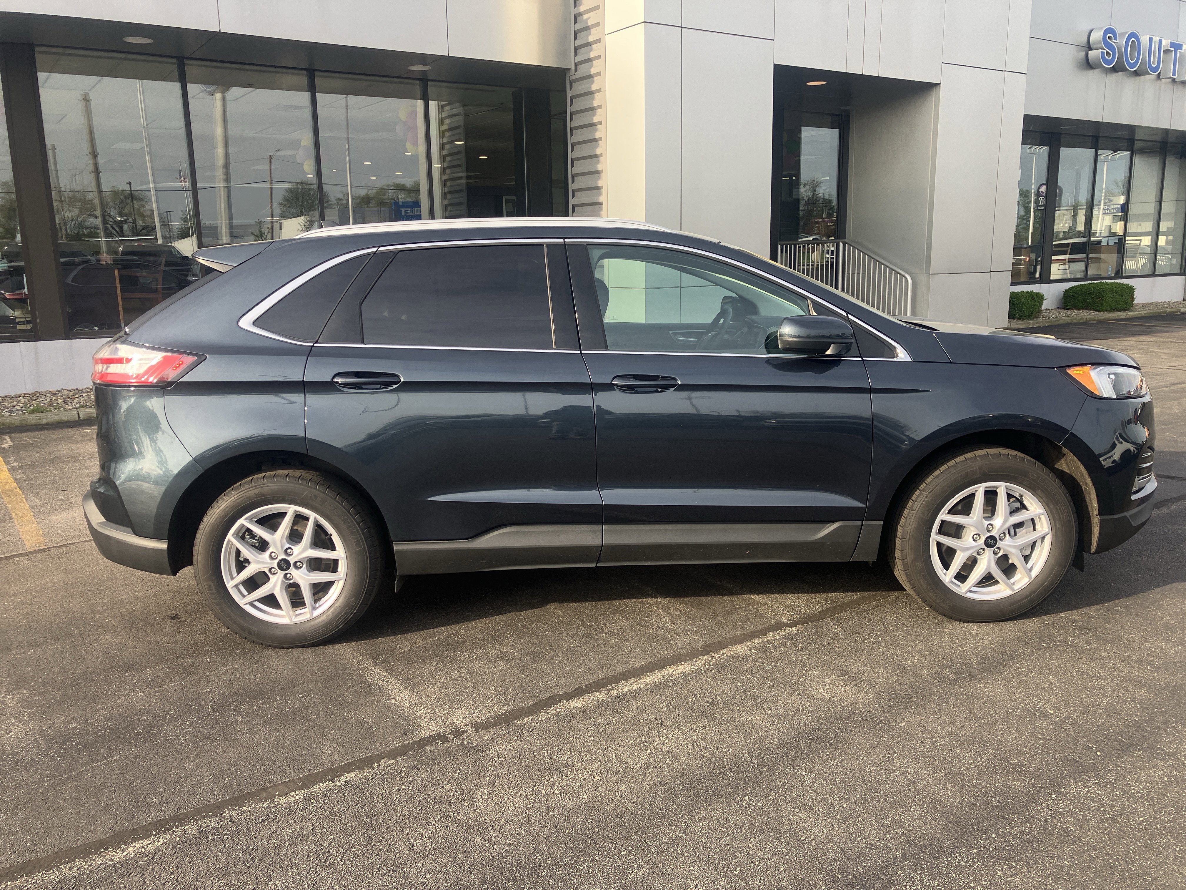Used 2024 Ford Edge SEL w/ Convenience Package AWD/4WD image 8