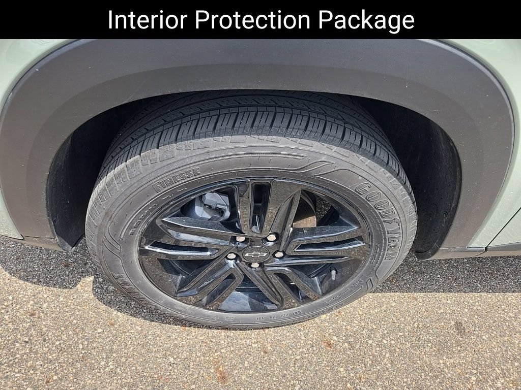 Used 2025 Chevrolet Trax ACTIV w/ Sunroof Package FWD image 11