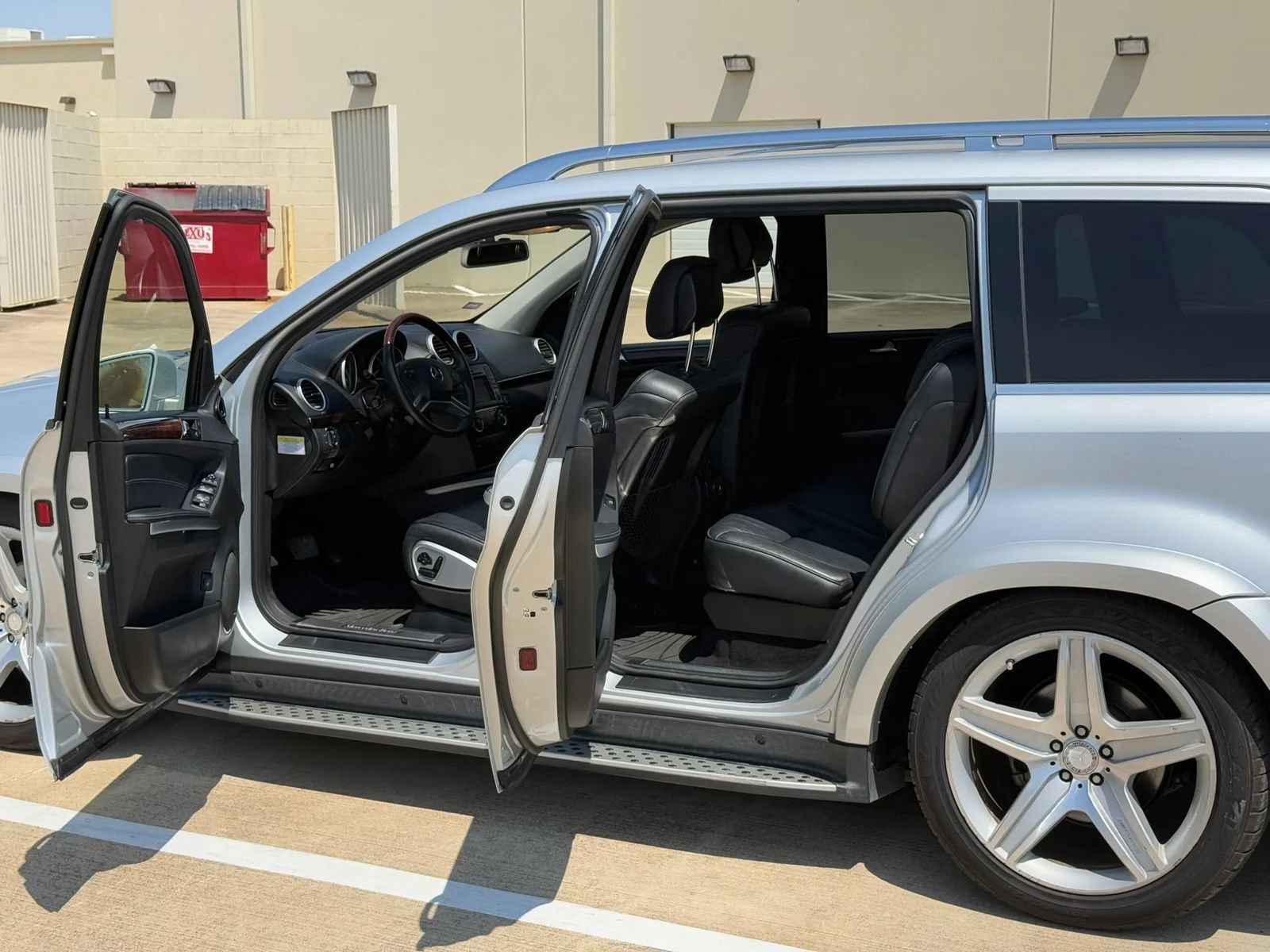 Used 2011 Mercedes-Benz GL 550 4MATIC image 9