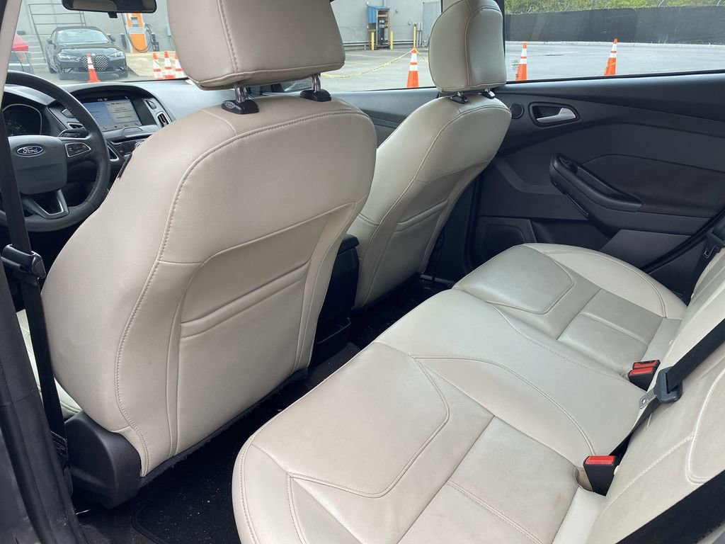 Used 2017 Ford Focus Titanium image 5