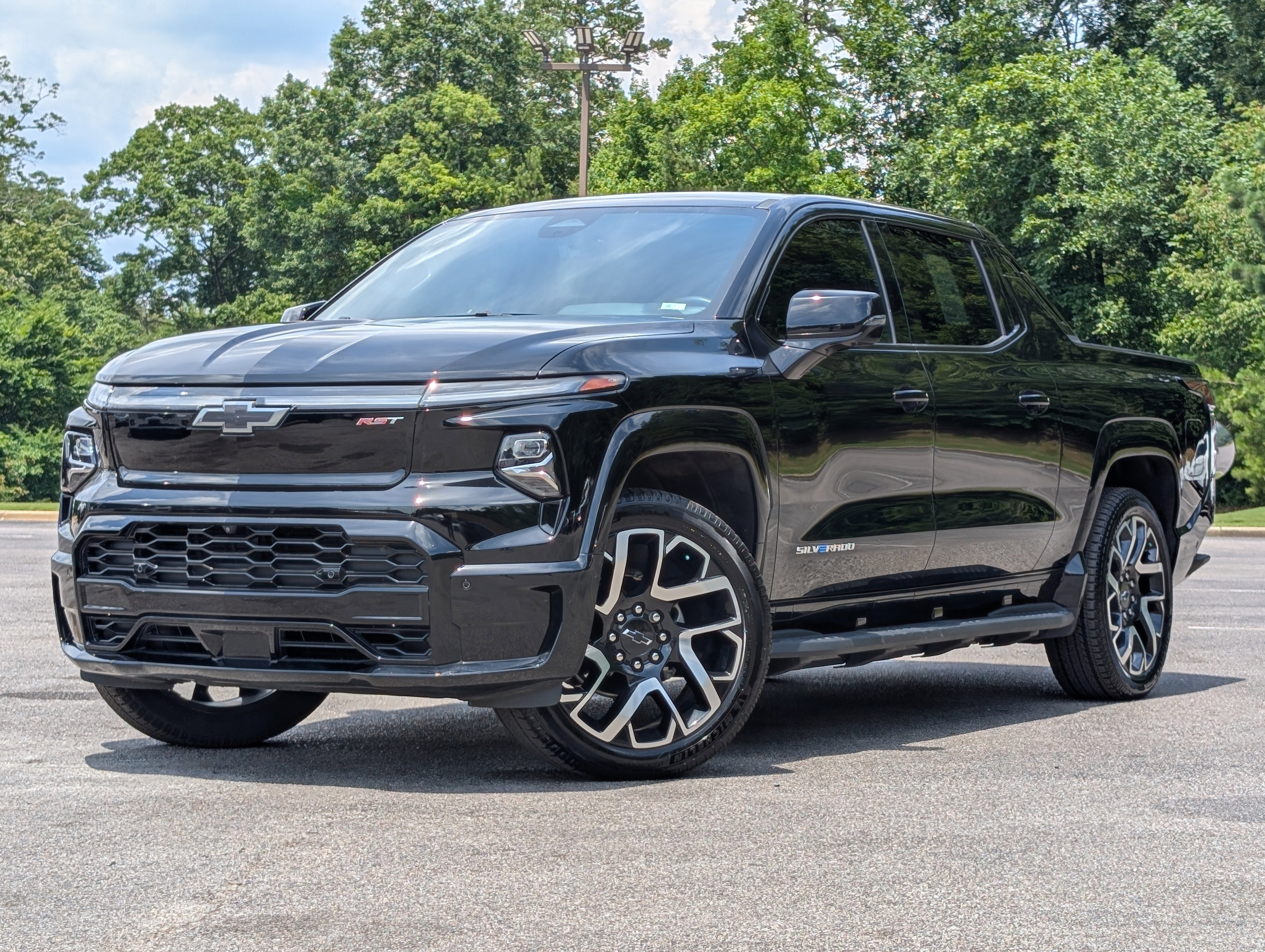 Used 2024 Chevrolet Silverado EV RST AWD/4WD image 4