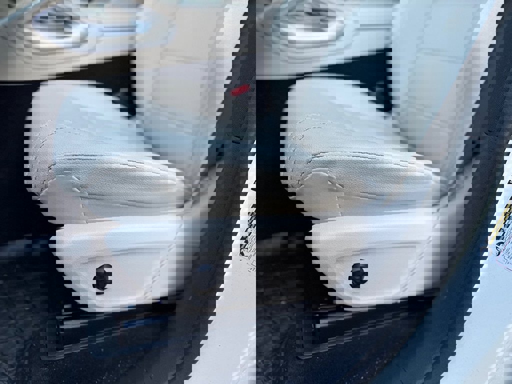 Used 2025 Mercedes-Benz GLS 450 4MATIC image 11