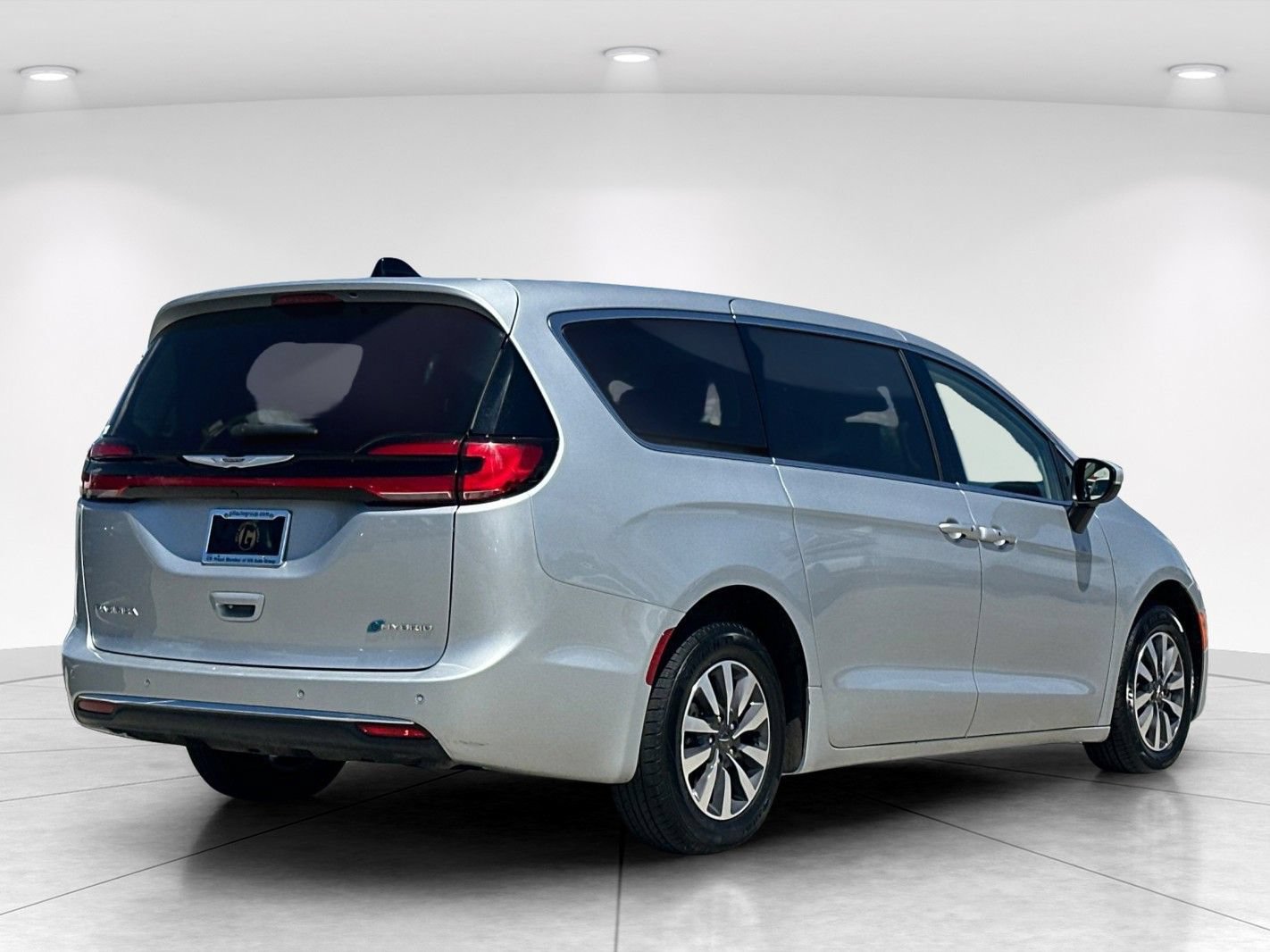 Used 2023 Chrysler Pacifica Touring-L FWD image 6