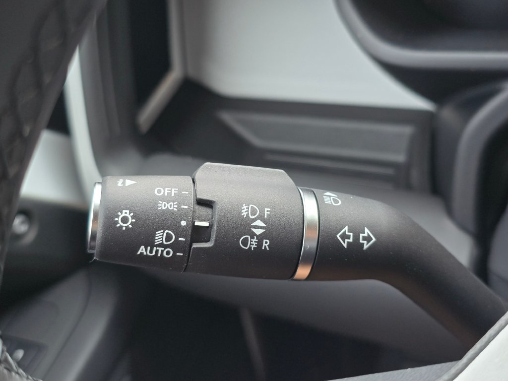 New 2026 Land Rover Defender 130 X-Dynamic SE AWD/4WD image 27