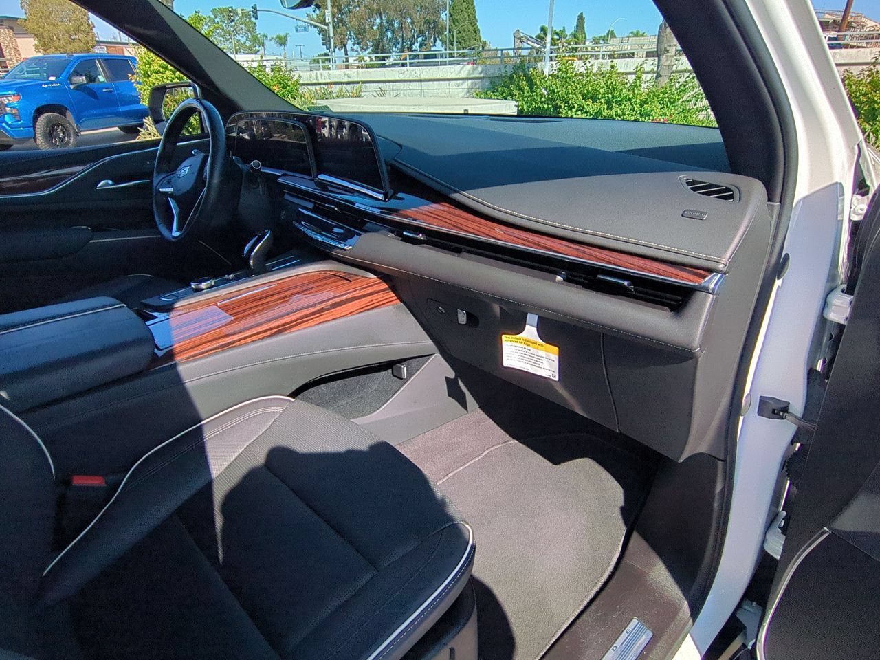 Used 2022 Cadillac Escalade Premium Luxury RWD image 30