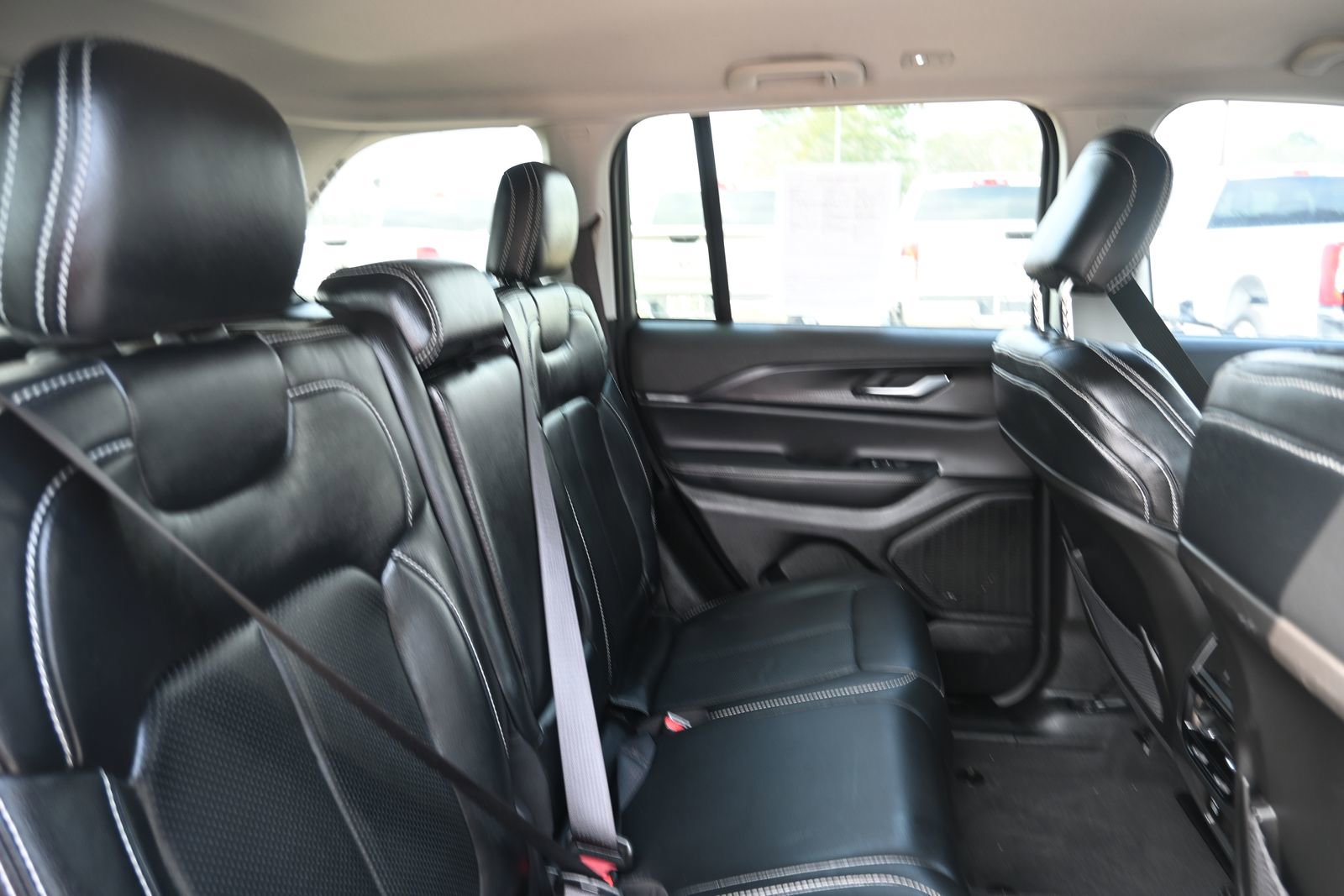 Used 2023 Jeep Grand Cherokee Laredo w/ Luxury Tech Group I image 22