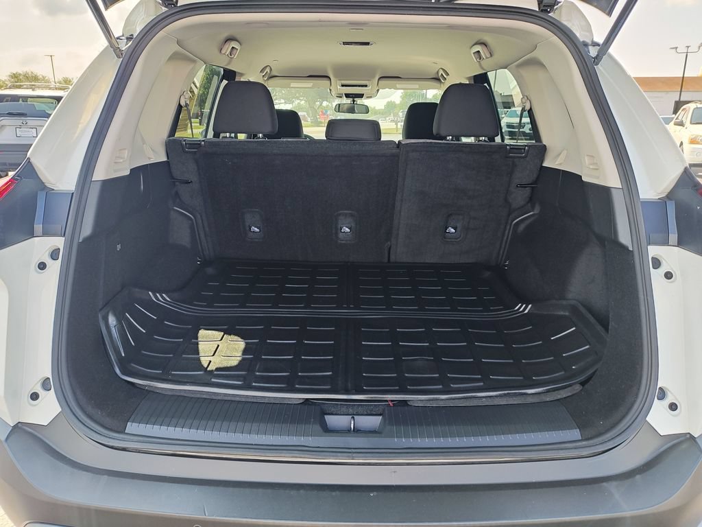 Used 2022 Nissan Rogue S AWD/4WD image 9